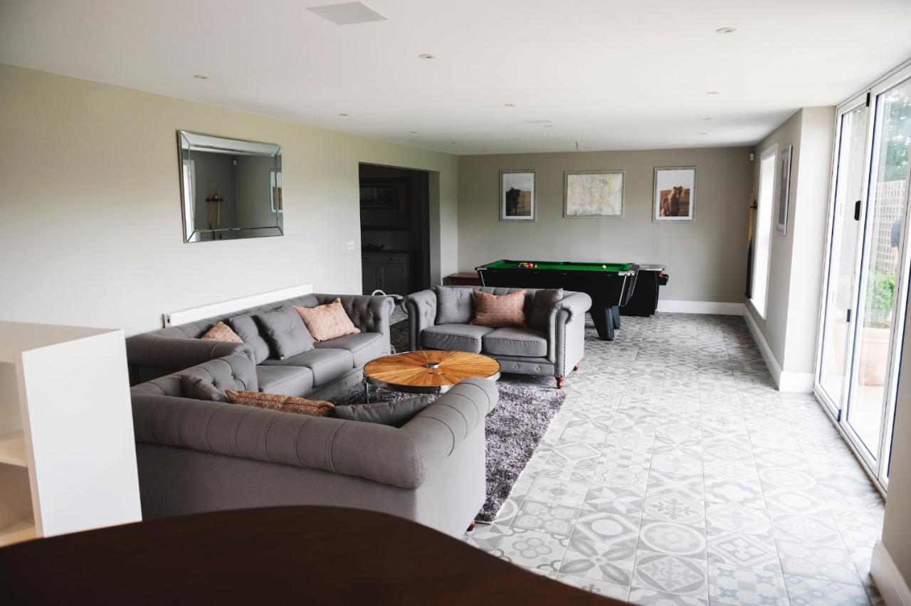Large Country House - Hot Tub - Pool Table - Bbq - 5 Bedrooms - Log Burner Three Legged Cross Extérieur photo