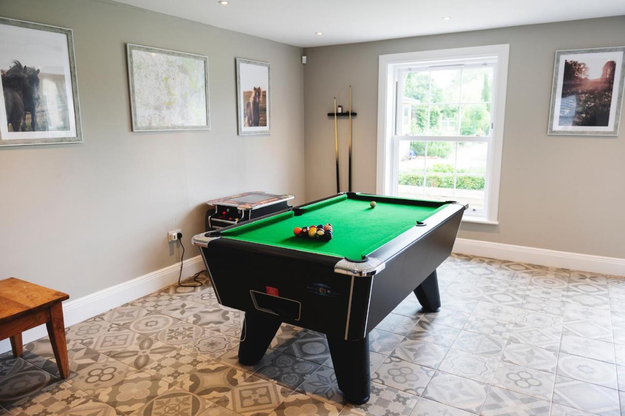 Large Country House - Hot Tub - Pool Table - Bbq - 5 Bedrooms - Log Burner Three Legged Cross Extérieur photo