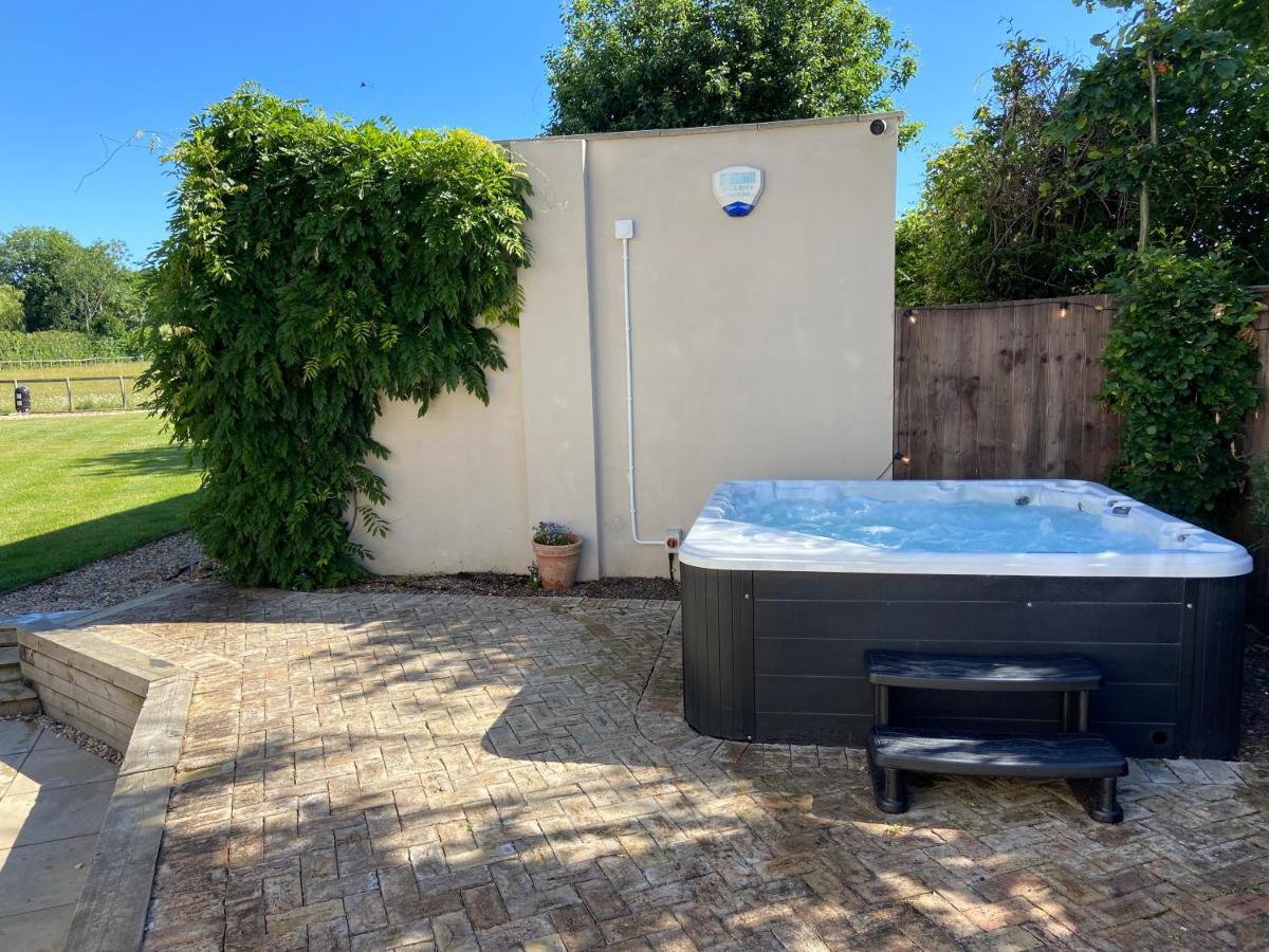 Large Country House - Hot Tub - Pool Table - Bbq - 5 Bedrooms - Log Burner Three Legged Cross Extérieur photo